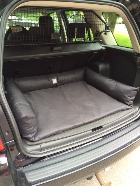 Danish Design Boot Bed 100 x 78 x 21cm